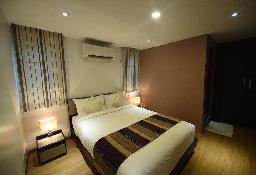 هتل The Varsity House Inn & Serviced Apartments