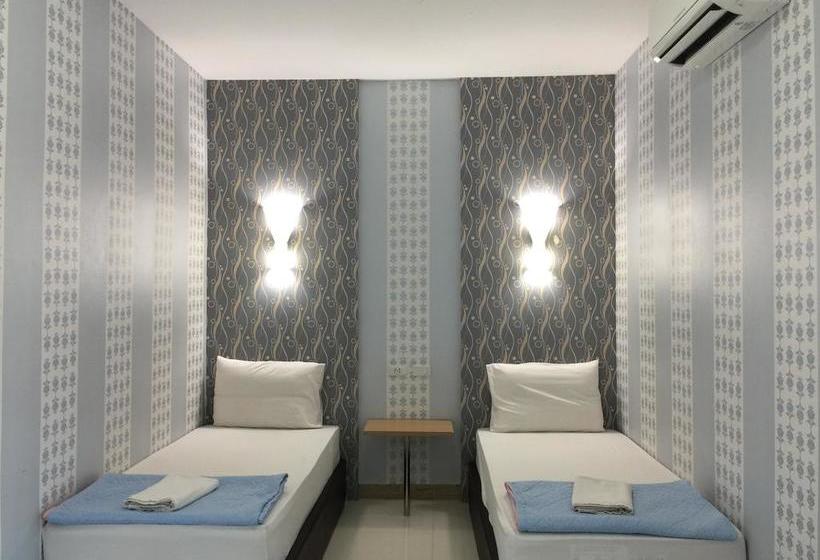 هتل Veerakit Grand