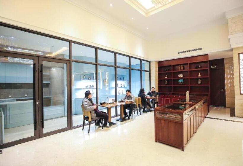 New Knight Royal Hotel Airport And International Resort