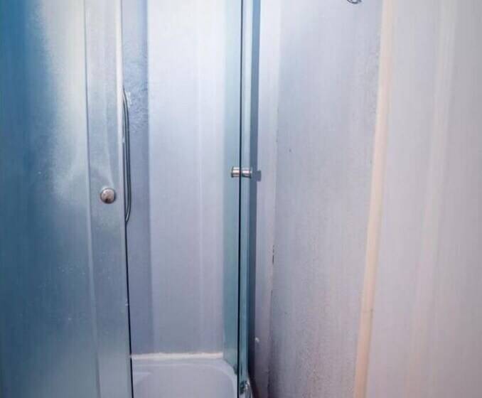 Potter Globus   Hostel