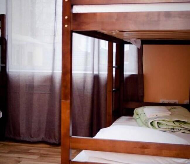 Potter Globus   Hostel