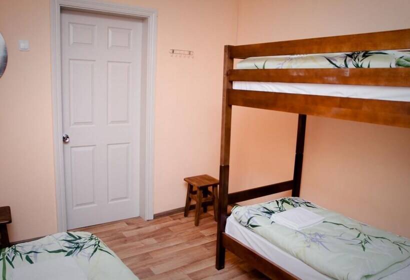 Potter Globus   Hostel