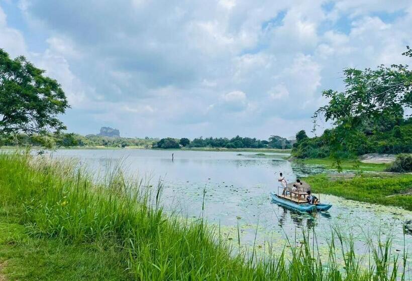 Resort Birdwing Sigiriya