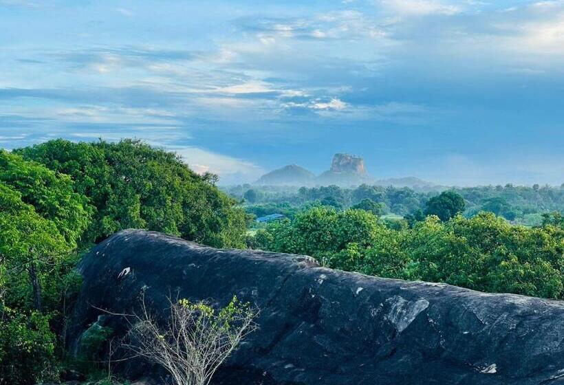 Resort Birdwing Sigiriya
