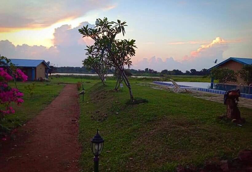 Resort Birdwing Sigiriya