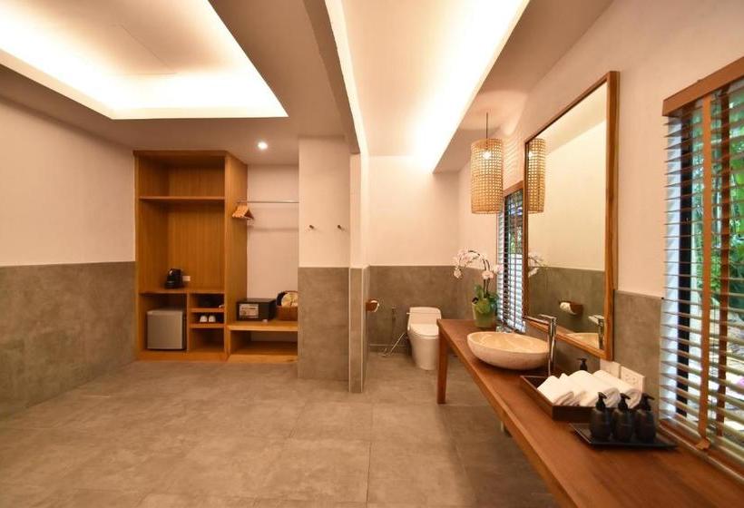 The Nine Thipthara Klongson Resort