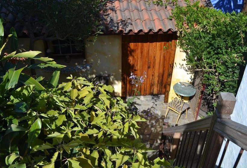 הוסטל El Porvenir