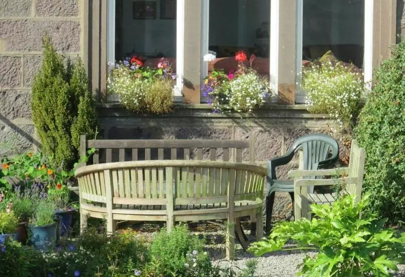 Aamiaismajoitus (B&B) Arduthie House