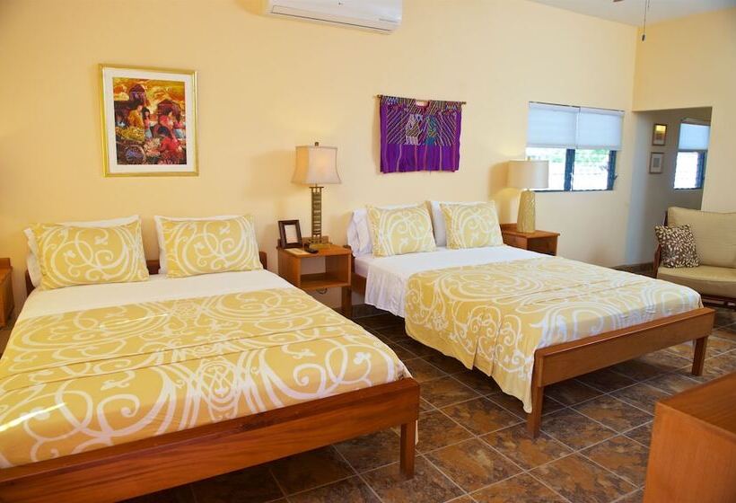 تختخواب و صبحانه Coral House