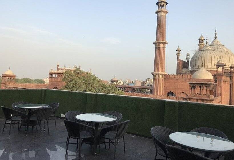 هتل Aiwan E Shahi