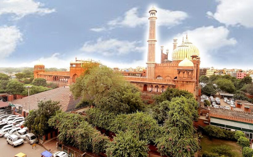 هتل Aiwan E Shahi