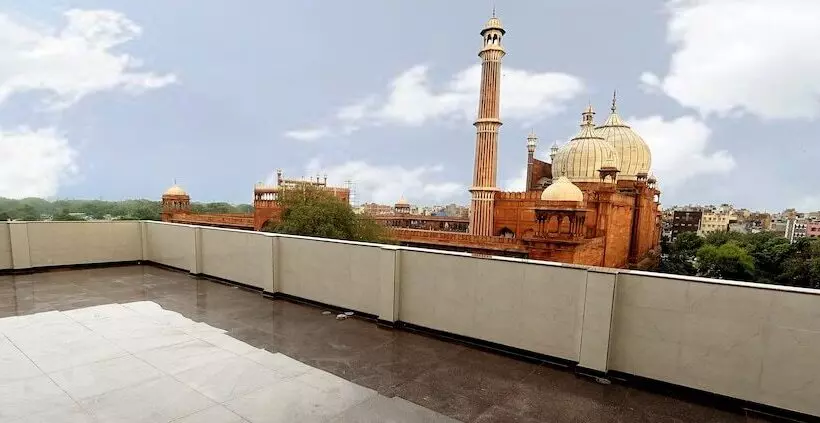 هتل Aiwan E Shahi