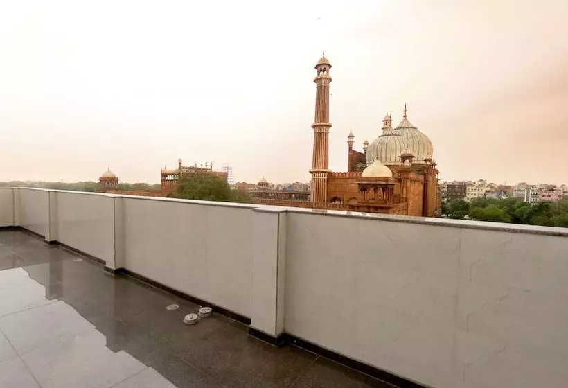 هتل Aiwan E Shahi