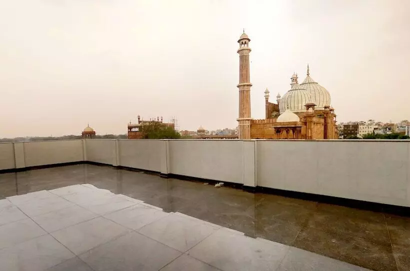 هتل Aiwan E Shahi