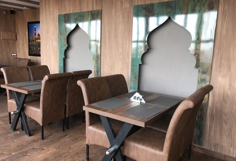 هتل Aiwan E Shahi