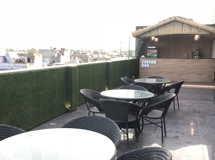 هتل Aiwan E Shahi