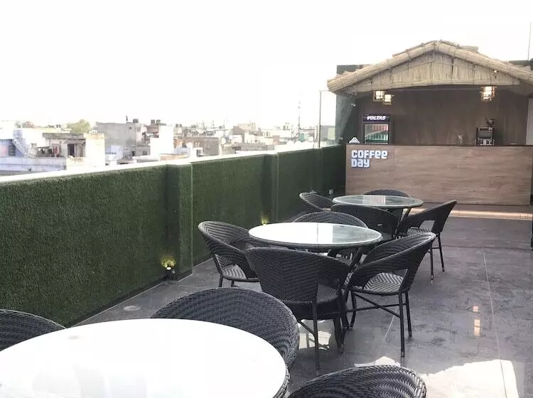 هتل Aiwan E Shahi