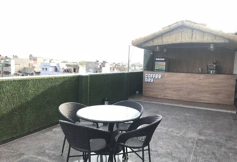 هتل Aiwan E Shahi