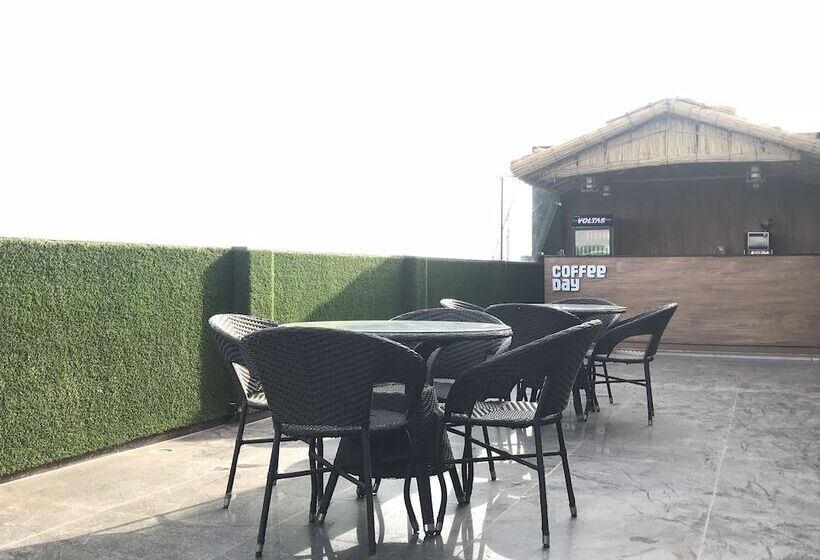 هتل Aiwan E Shahi