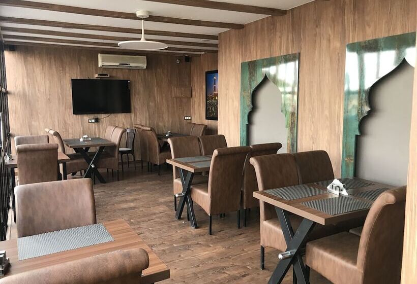 هتل Aiwan E Shahi