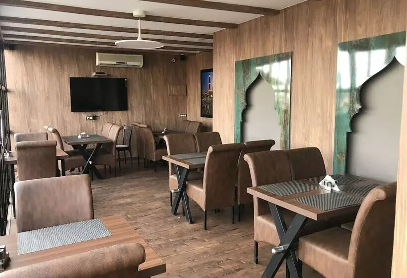 هتل Aiwan E Shahi