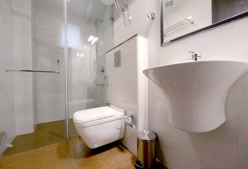 هتل Aiwan E Shahi