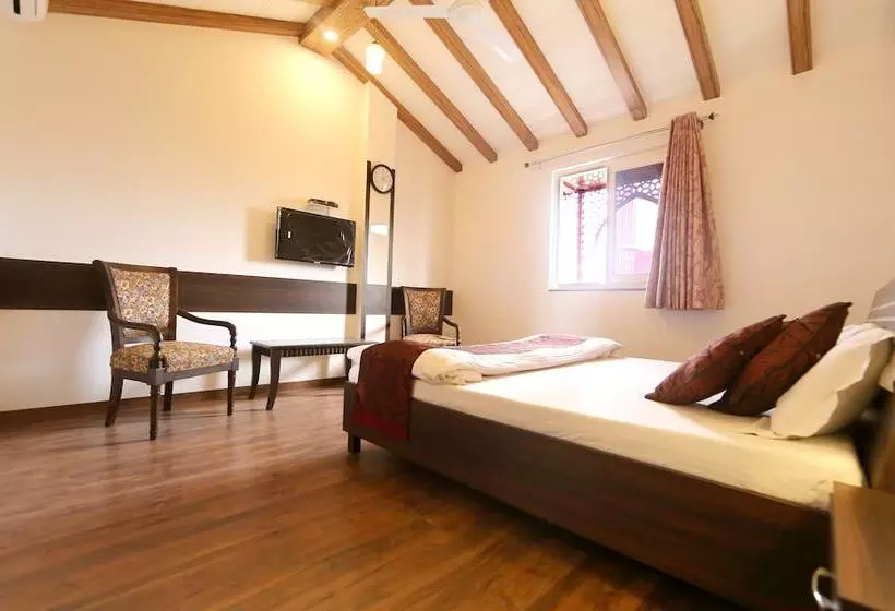 هتل Aiwan E Shahi