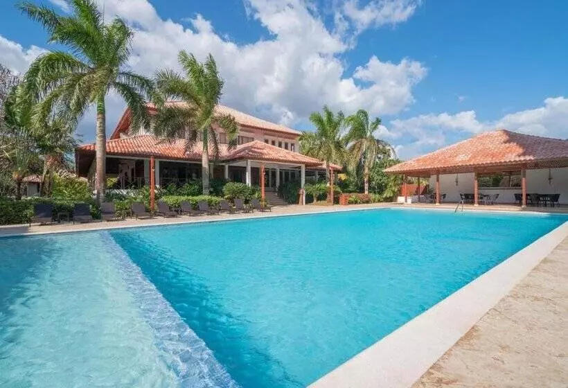 هتل Casa Hemingway