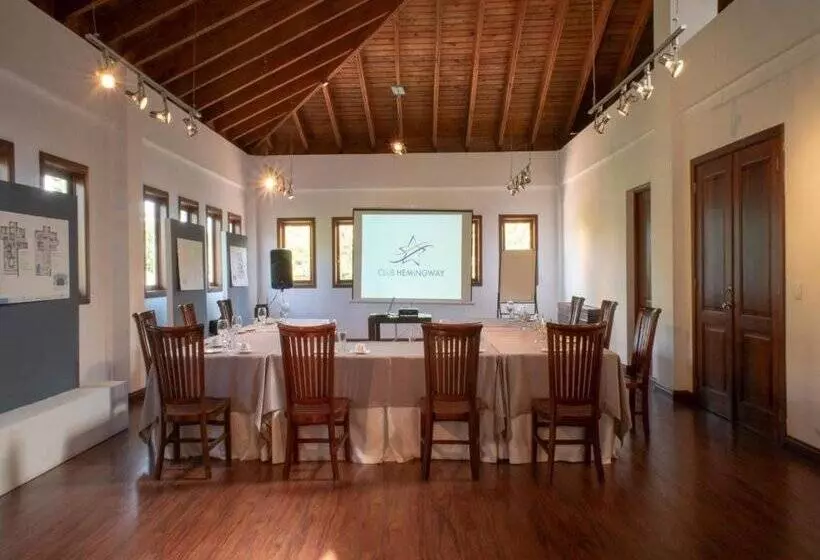 هتل Casa Hemingway