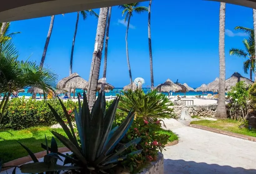 هتل Los Corales Beach Village