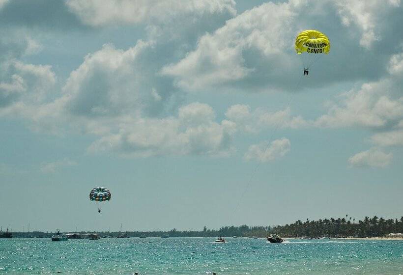 هتل Los Corales Beach Village