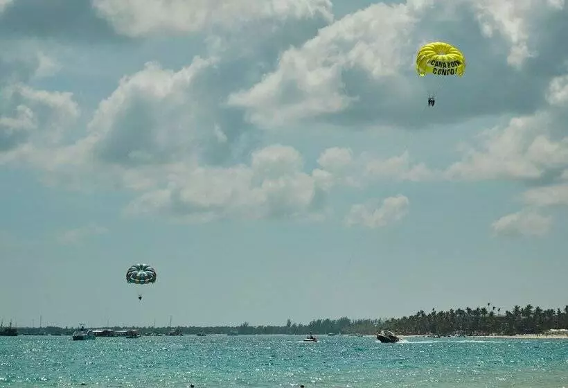 هتل Los Corales Beach Village