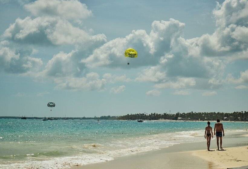 هتل Los Corales Beach Village