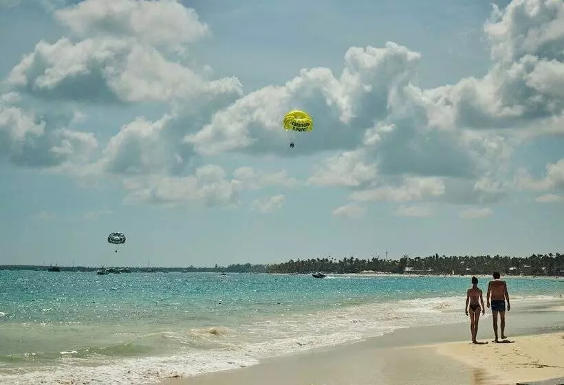 هتل Los Corales Beach Village