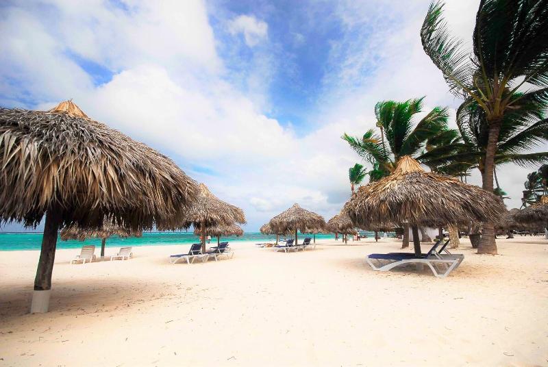 هتل Los Corales Beach Village