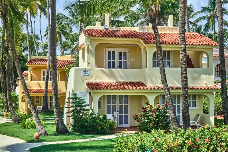 هتل Los Corales Beach Village