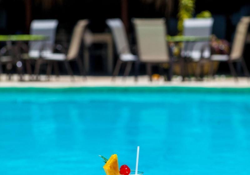 هتل Los Corales Beach Village