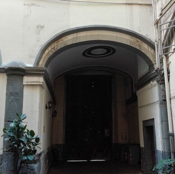 تختخواب و صبحانه Sotto Le Stelle Ai Decumani