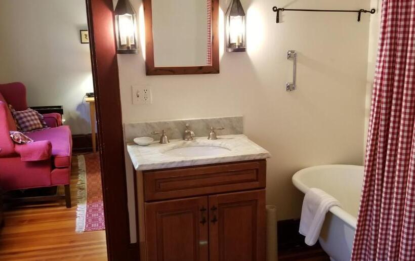 مبيت وإفطار Timbercliffe Cottage Inn