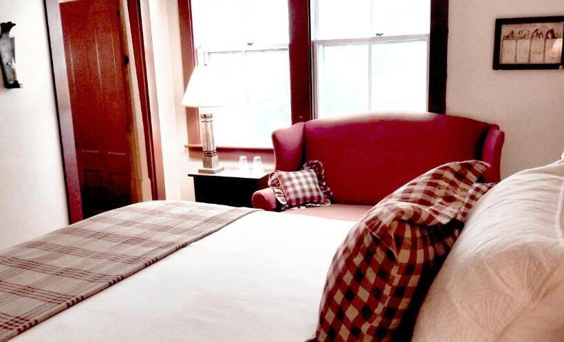 مبيت وإفطار Timbercliffe Cottage Inn