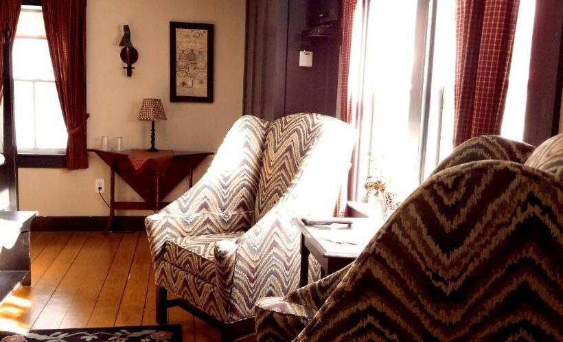 مبيت وإفطار Timbercliffe Cottage Inn