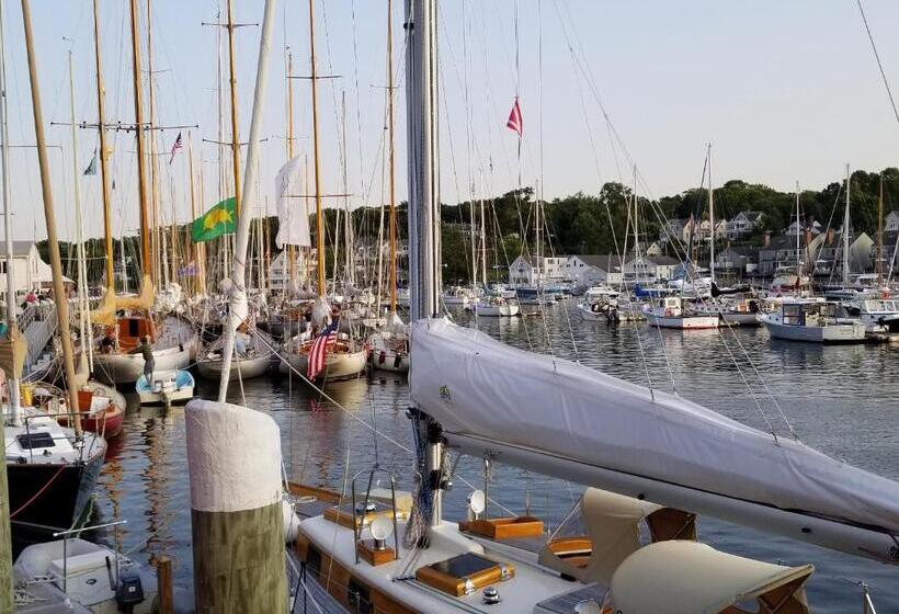 مبيت وإفطار Timbercliffe Cottage Inn