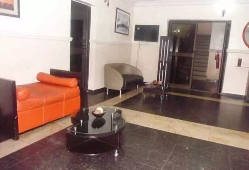 هتل Scholet Suites