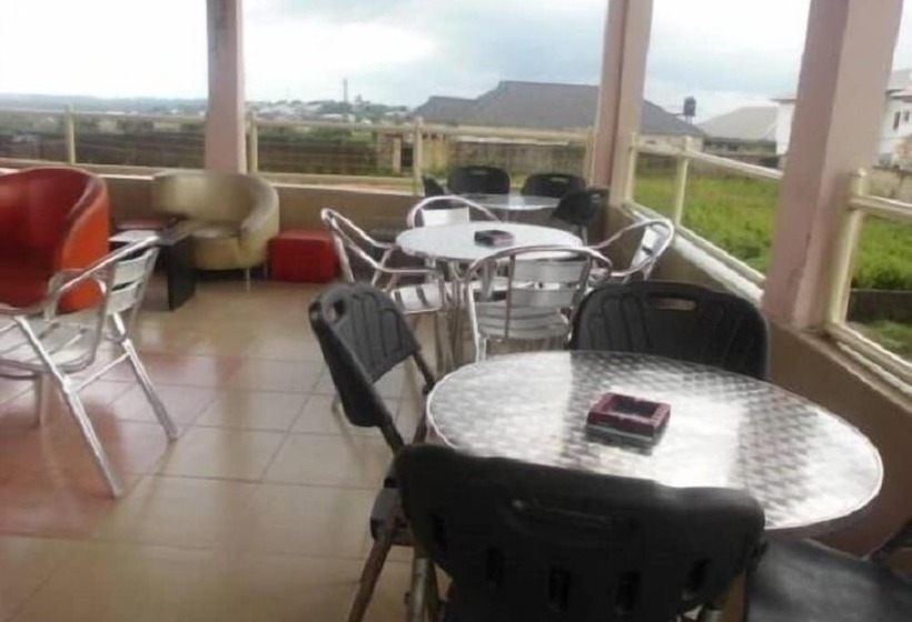 هتل Scholet Suites