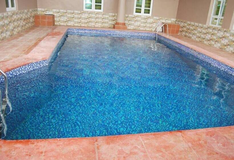 هتل Scholet Suites