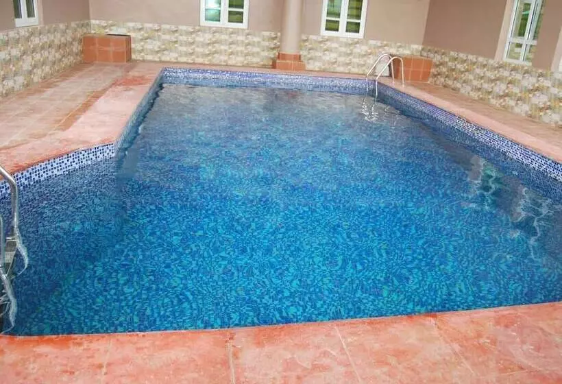 هتل Scholet Suites