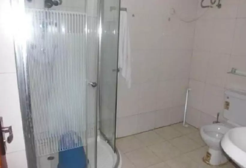 هتل Scholet Suites