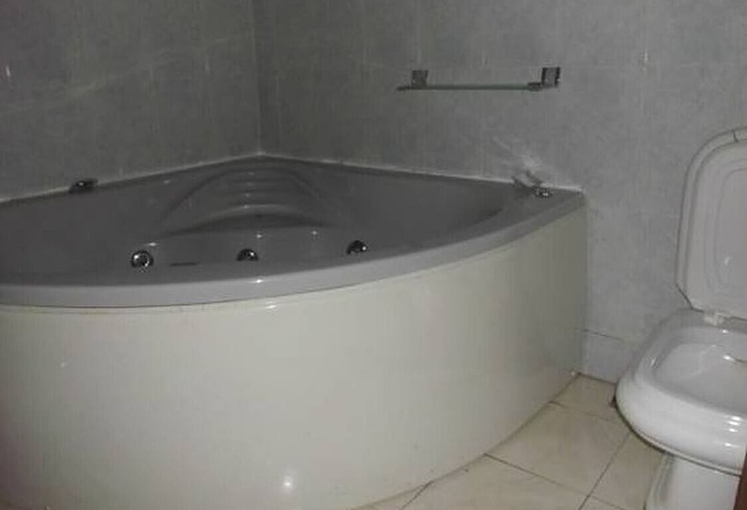 هتل Scholet Suites