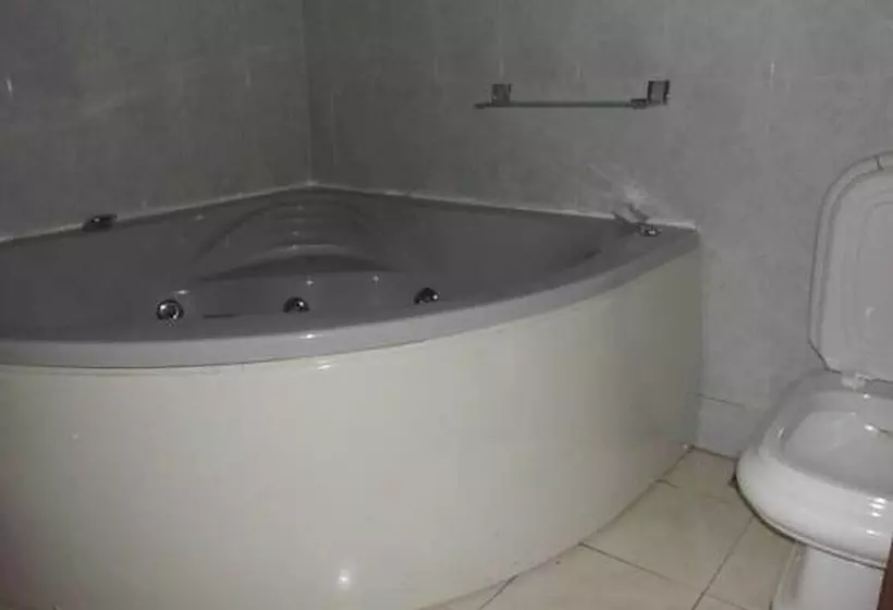هتل Scholet Suites