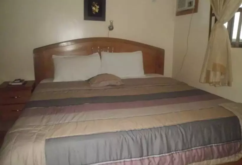 هتل Scholet Suites